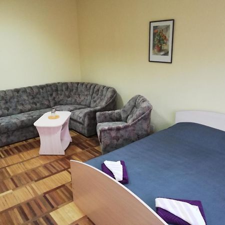 Rooms For Rent On Vokzal Brest Buitenkant foto